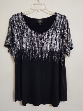 JM Collection Black Tee with White Brushstroke Print